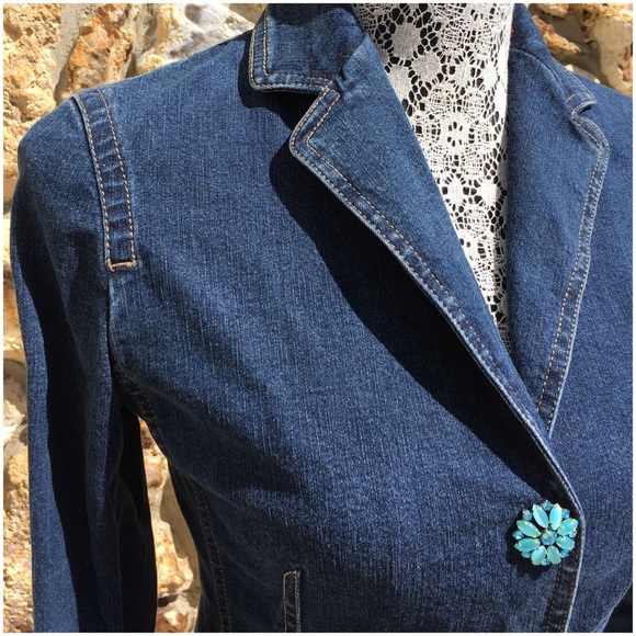 Tahari Jean Jacket, XS with blue flowers buttons - Picture 4 of 6